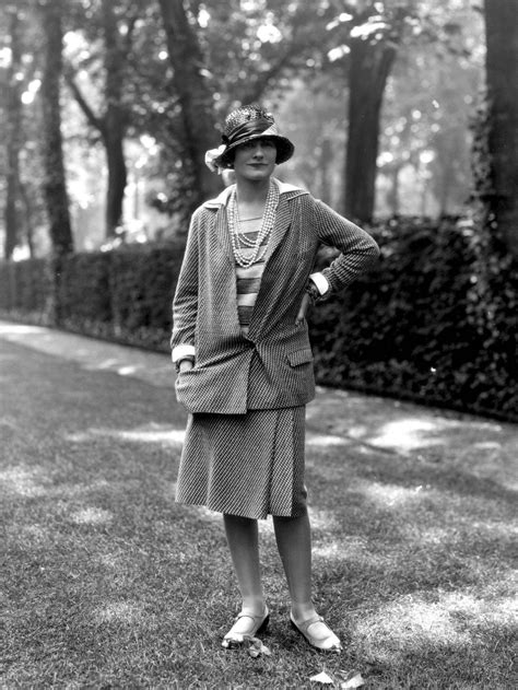 coco chanel 1929 checked cloche hay